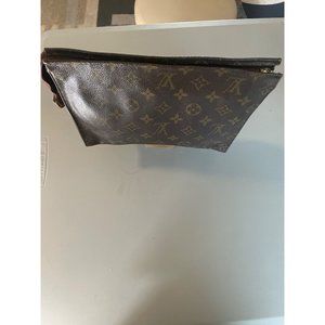 Louis Vuitton LV Cosmetic Pouch Bag  Poche Toilette 26 Brown Monogram 3234670
